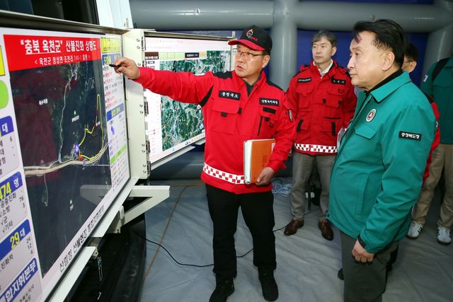 산불 대응상황 점검하는 김영환 충북지사