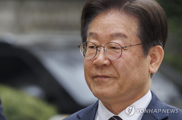굳은 표정으로 법정 향하는 이재명 대표