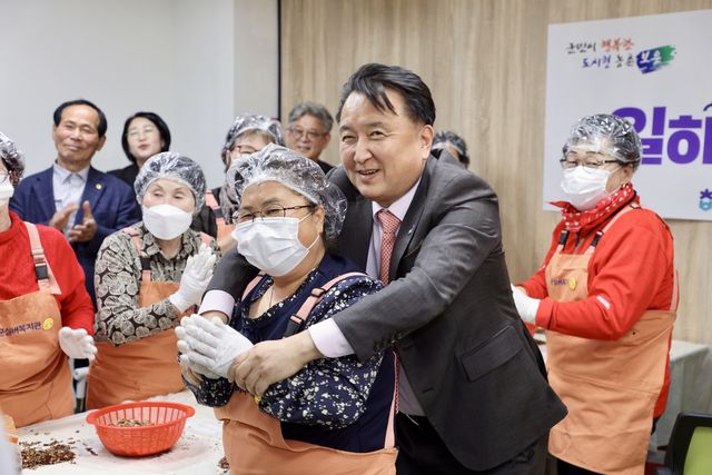 보은 '일하는 밥퍼' 사업장 찾은 김영환 충북지사 