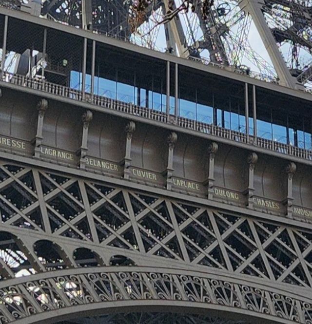 에펠탑에 새겨진 남성과학자 이름