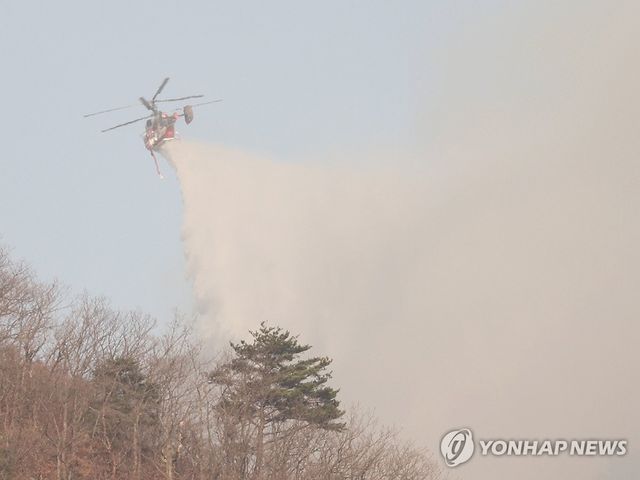 계속되는 울주군 산불 진화 작업