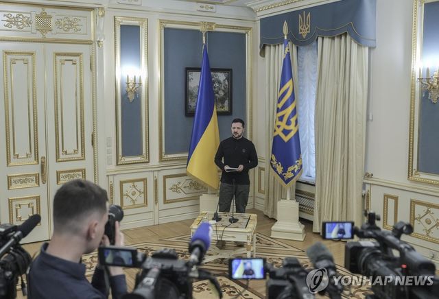 기자회견하는 볼로디미르 젤렌스키 우크라이나 대통령