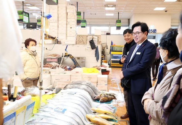 2023년 2월 노량진수산시장을 찾은 박일하 동작구청장