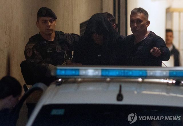 체포돼 이송되는 마라도나의 전 경호원