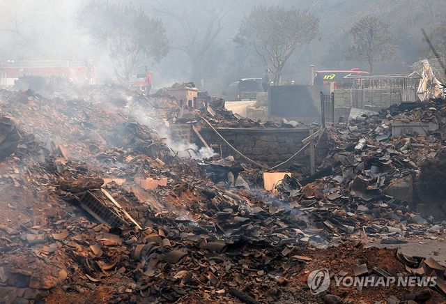 화마가 휩쓸고 간 고운사