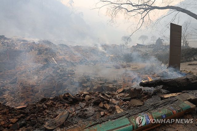 화마가 휩쓸고 간 천년고찰 고운사