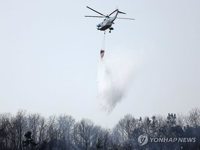 계속되는 산불 진화 작업