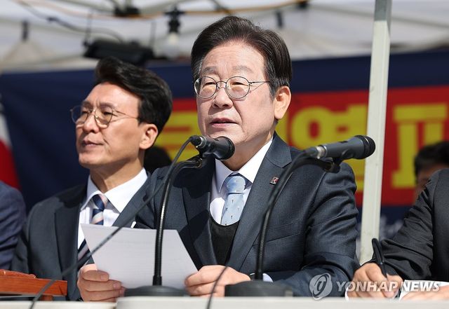 천막당사에서 모두발언하는 이재명 대표