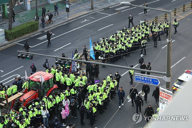 서울 도심 진출한 전농 트랙터