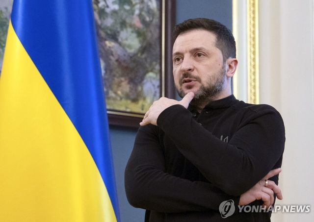 26일(현지시간) 키이우에서 기자회견하는 젤렌스키