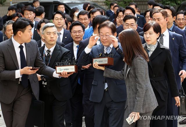 '공직선거법 위반 혐의' 항소심 선고공판 출석하는 이재명 대표