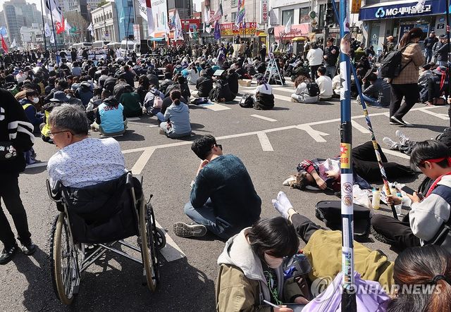 도로 위 찬탄단체