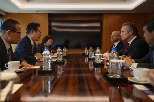 이재명 대표, 美 알래스카 주지사 면담