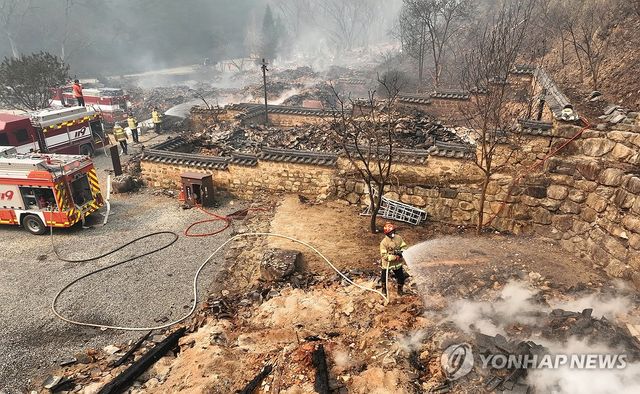화마가 휩쓸고 간 고운사