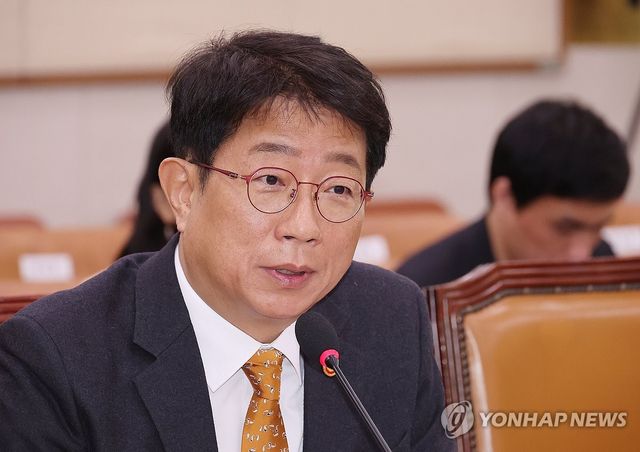 답하는 박상우 국토교통부 장관