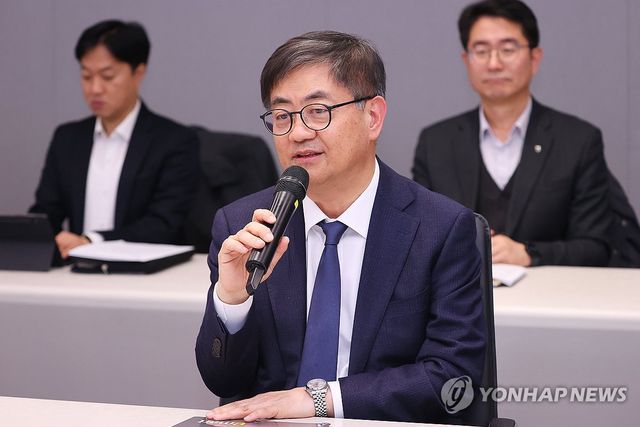 인사말 하는 한채양 이마트 대표이사