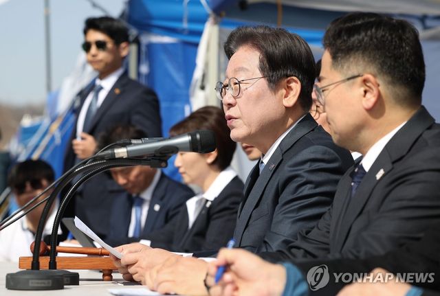 광화문에서 열린 민주당 최고위원회의