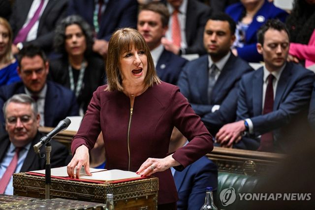 재정 계획 발표하는 리브스 재무장관