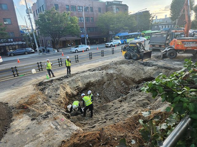 서대문구 싱크홀 복구 현장의 모습