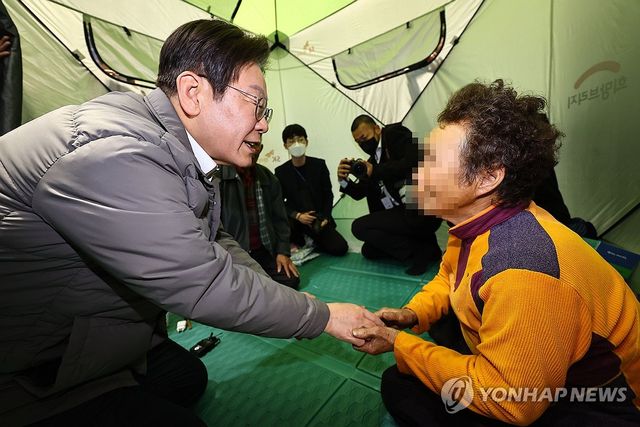 산불 이재민 대피소 찾은 이재명 대표