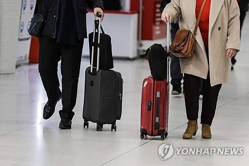 파리 샤를드골 공항 내부