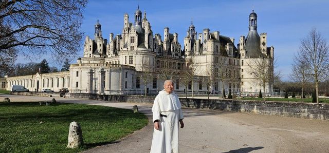 샹보르성에 머물며 전시회 준비한 김인중 신부