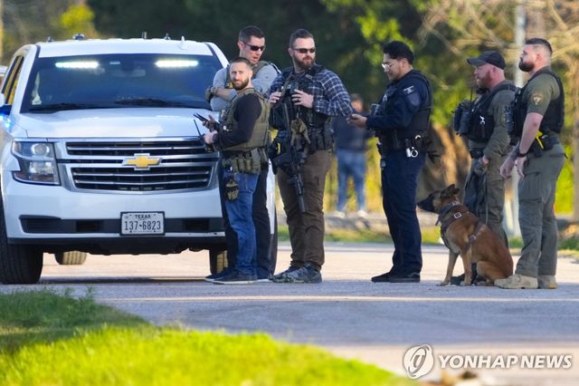 사건 현장에 출동한 휴스턴 지역 경찰들