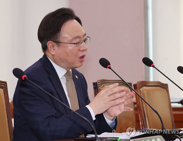 답변하는 조규홍 보건복지부 장관