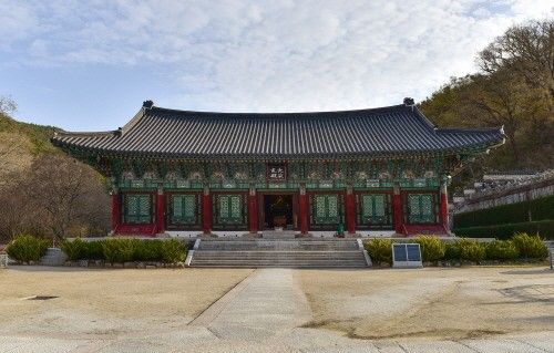 복원된 금산사 대적광전