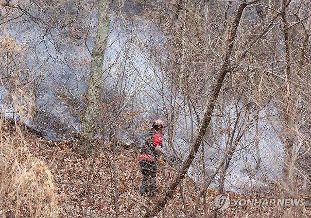 불길 잡는 산불진화대