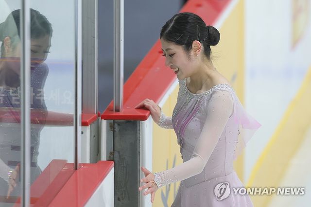 미소 짓는 이해인