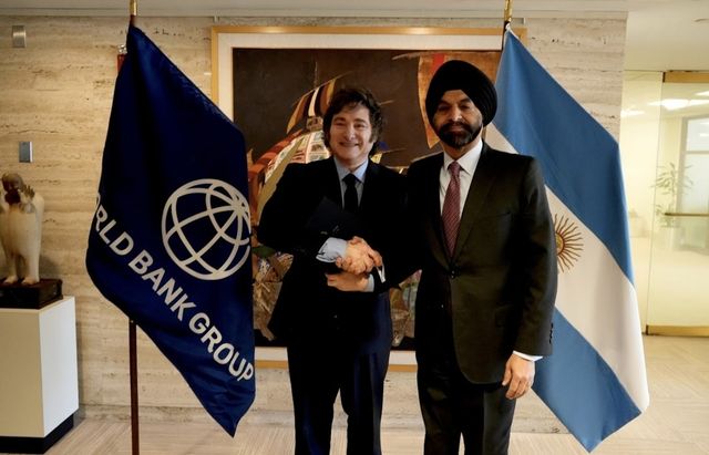 밀레이 아르헨티나 대통령과 아자이팔 방가 세계은행 총재