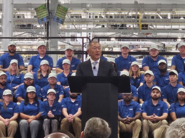 HMGMA 준공식서 인사말 하는 정의선 회장 