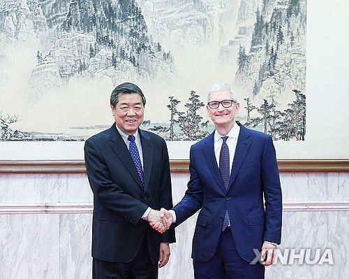 애플 CEO 만나는 허리펑