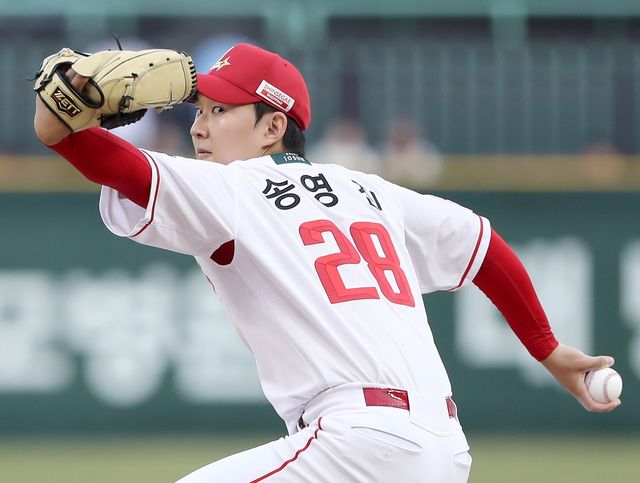 개인 한 경기 최다 6⅓이닝을 던져 1점만 내준 SSG 송영진