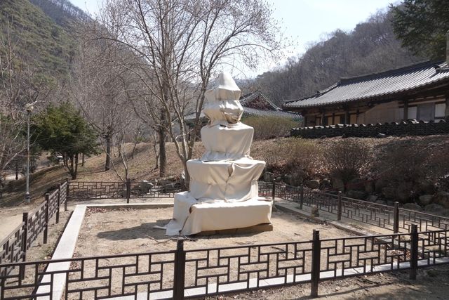 방염포를 씌운 고운사 석탑