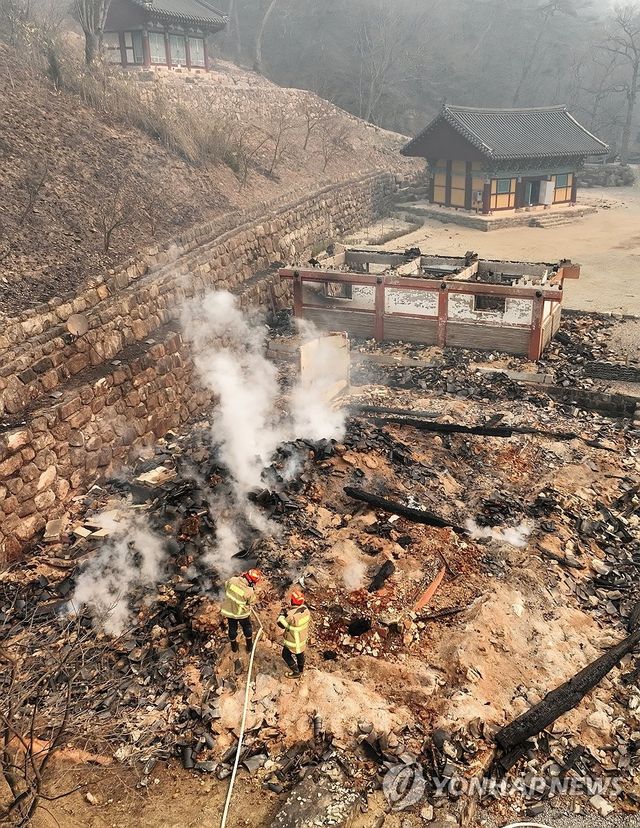 화마가 휩쓸고 간 고운사