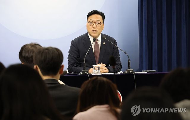 기자간담회 하는 김병환 금융위원장