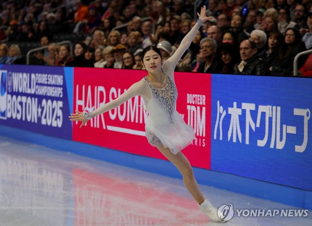 쇼트프로그램 연기를 펼치는 이해인