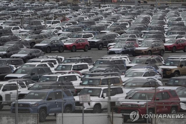 미국 캘리포니아 롱비치 항구의 도요타 자동차들 