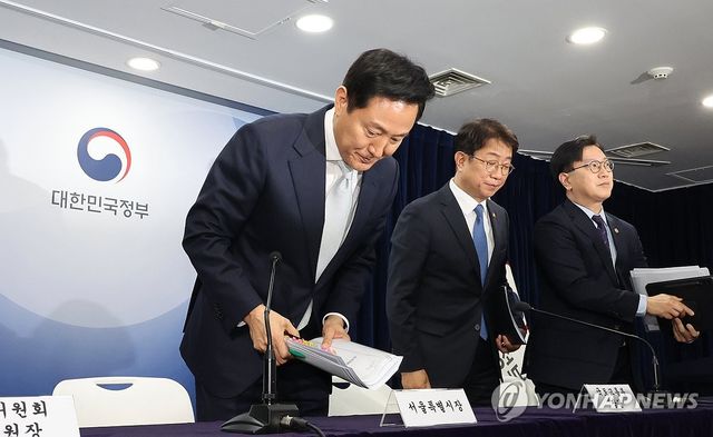 질문에 답하는 오세훈 서울시장