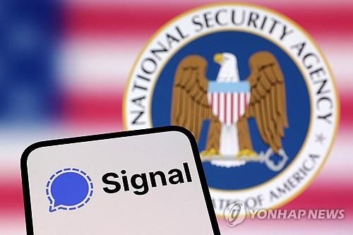 메신저 시그널과 미 국가안전보장회의(NSC) 로고 [로이터=연합뉴스]