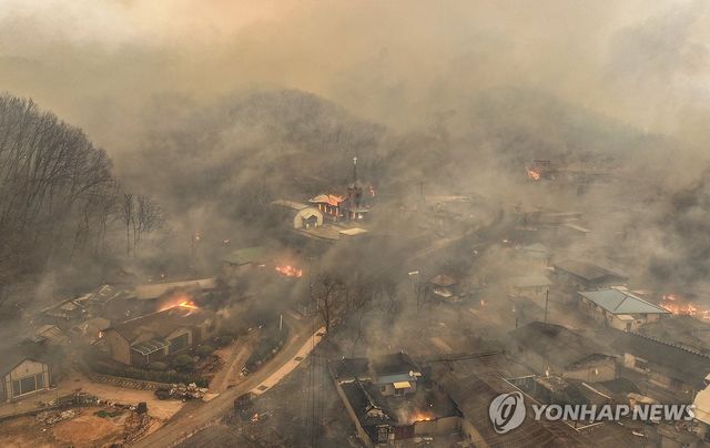 '의성 산불' 강풍에 불바다 된 마을