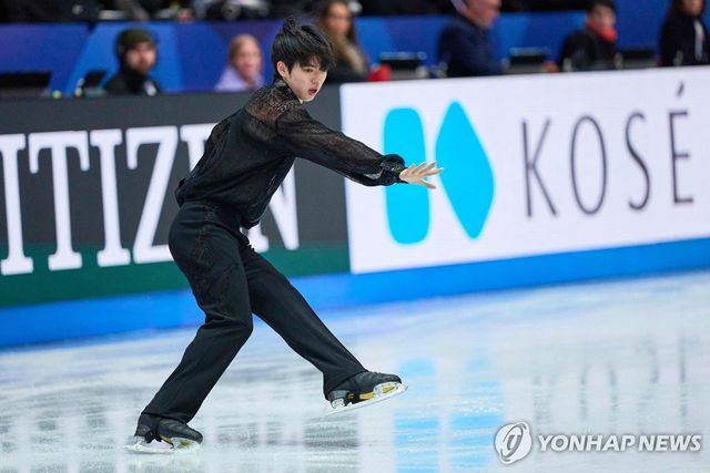 연기하는 차준환