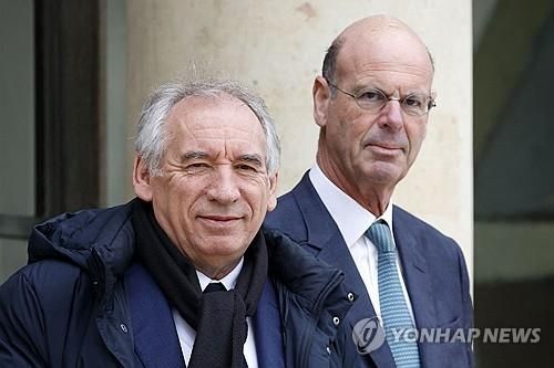 프랑수아 바이루 프랑스 총리와 에리크 롱바르 재무장관