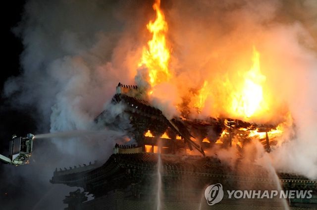 2008년 2월 10일 불타는 국보1호 숭례문
