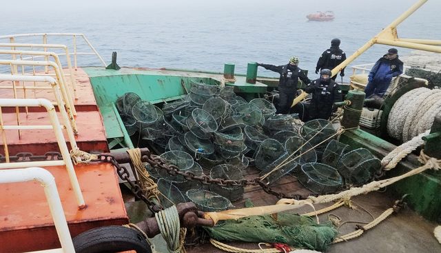 해경에 적발된 불법 조업 중국어선