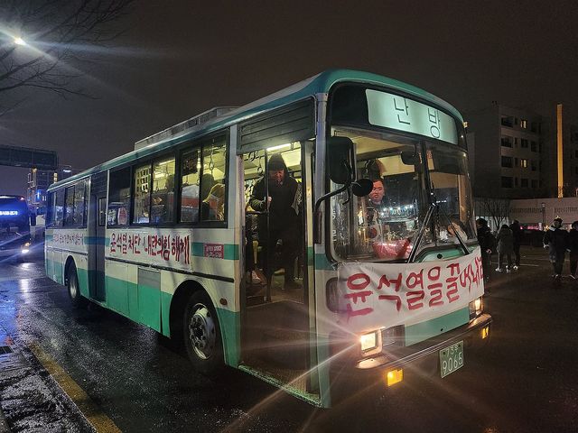 탄핵 촉구 집회 '난방 버스'