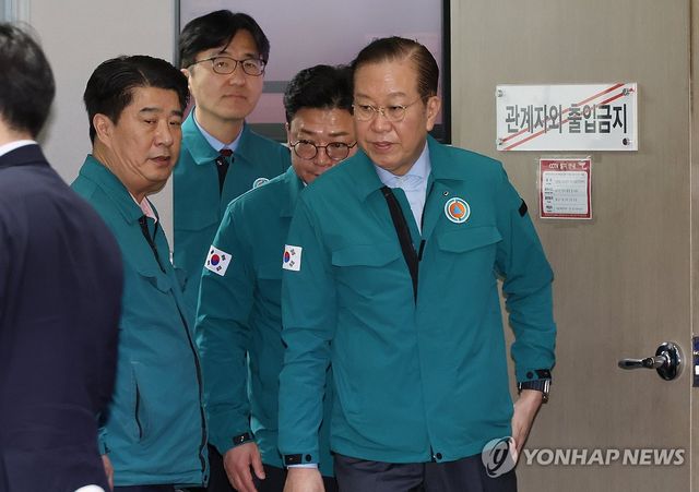 산불재난대응 특위 참석하는 권영세 비대위원장