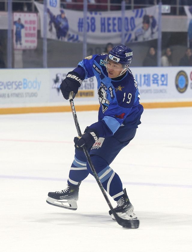 김상욱의 강력한 슬랩샷